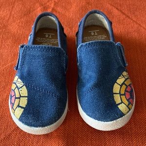 Kids Toms denim rainbow shoes (Sz 6)